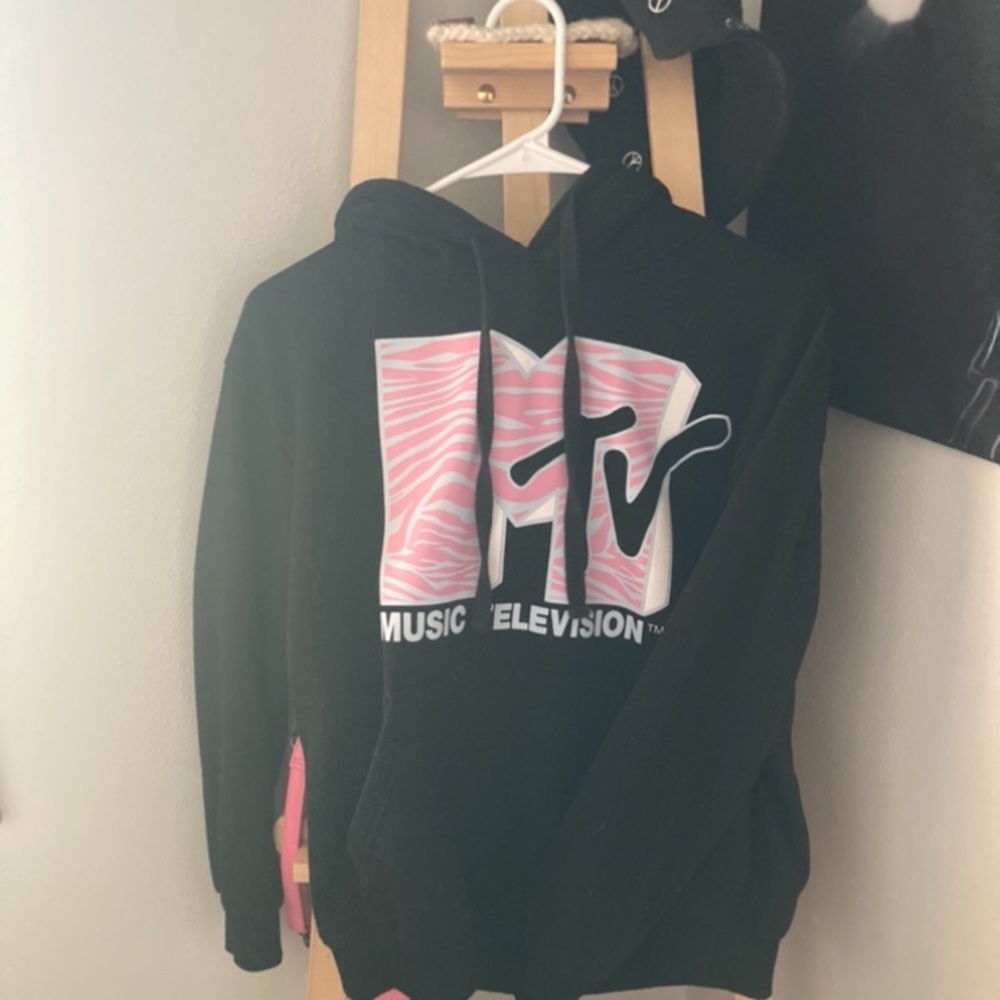 Black MTV sweatshirt
